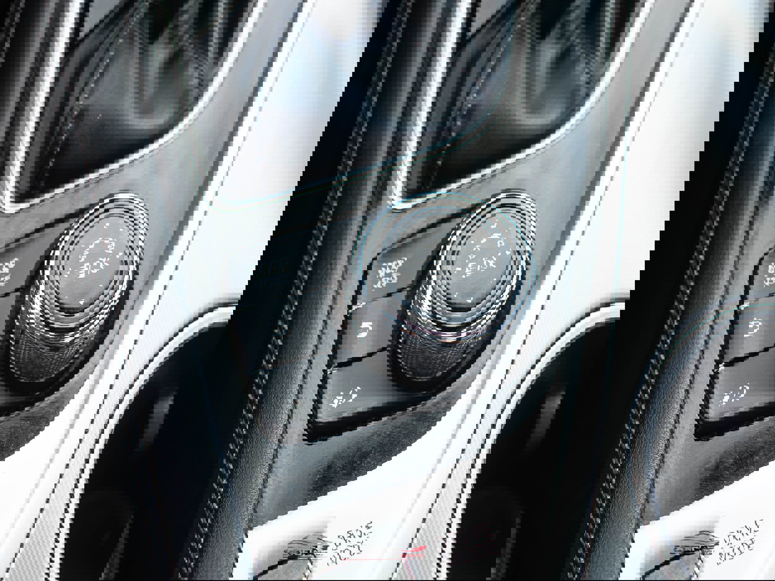 Used 2019 INFINITI Q60 3.0t Luxe w/ Essential Package image 30