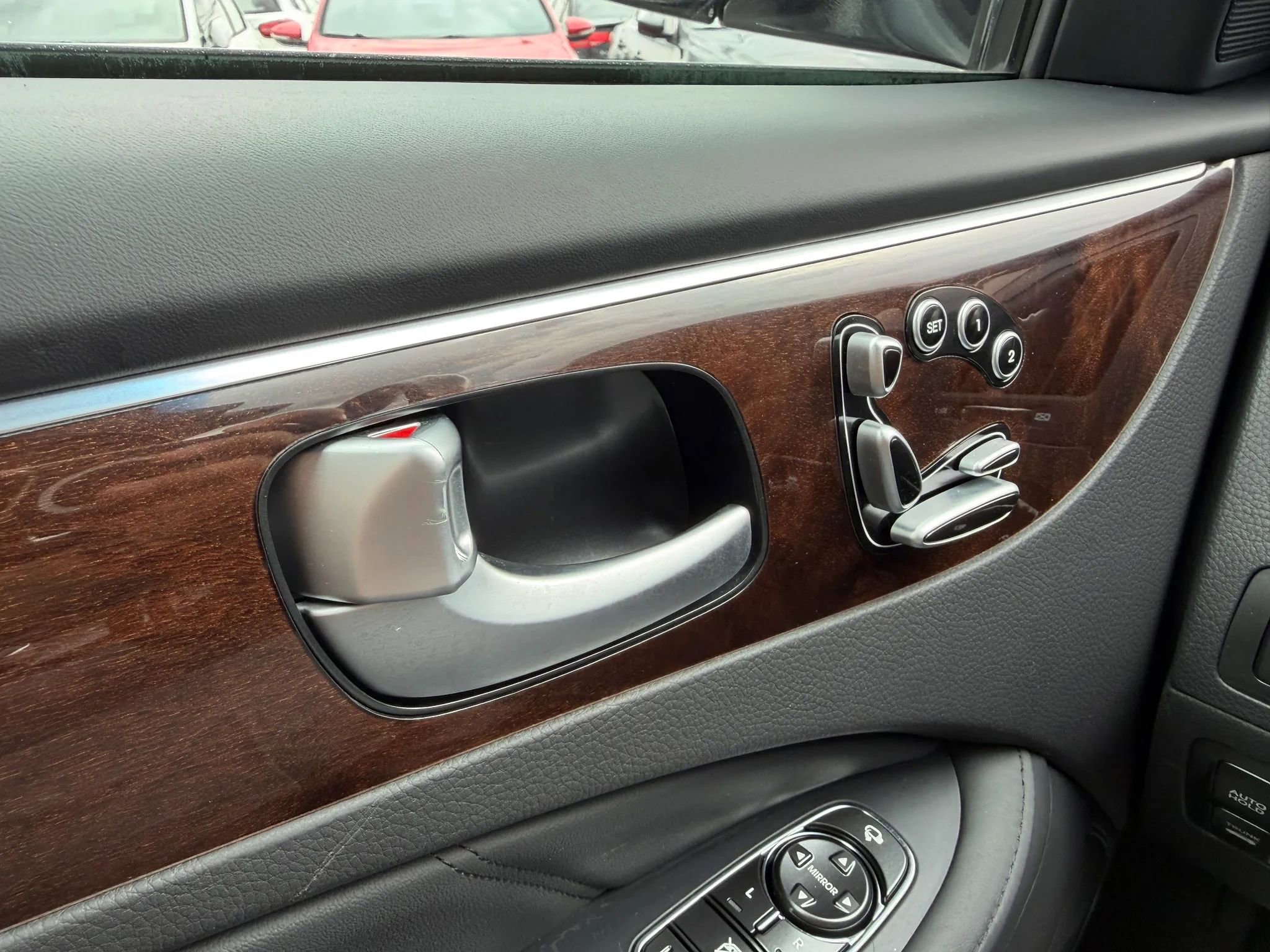 Used 2012 Hyundai Equus Signature image 32