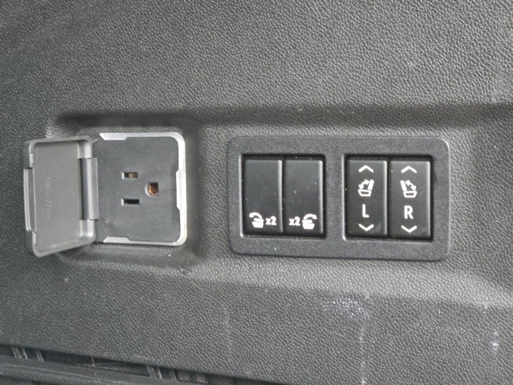 Used 2021 Chevrolet Tahoe Premier image 33