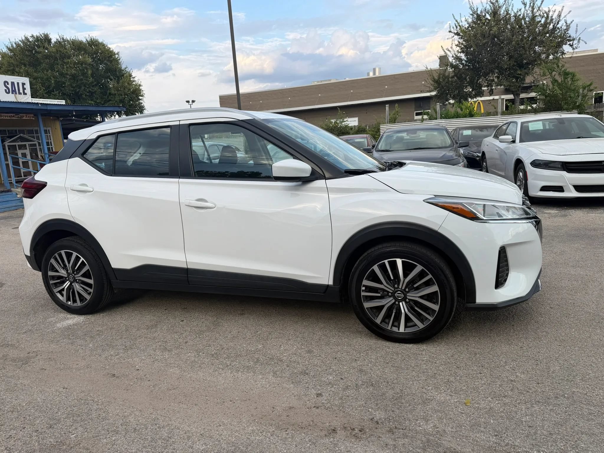 Used 2021 Nissan Kicks SV FWD image 3