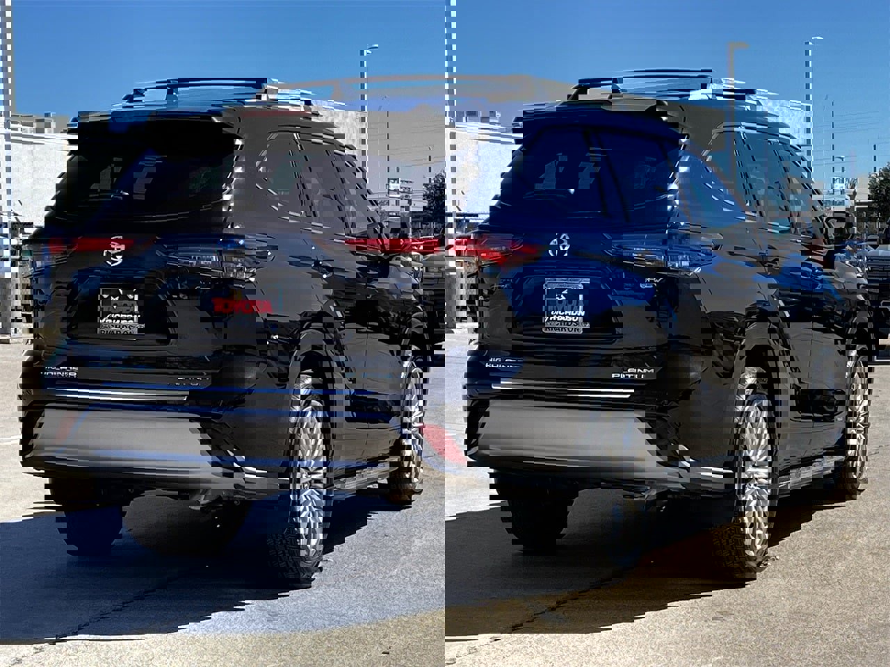 Used 2025 Toyota Highlander Platinum image 4