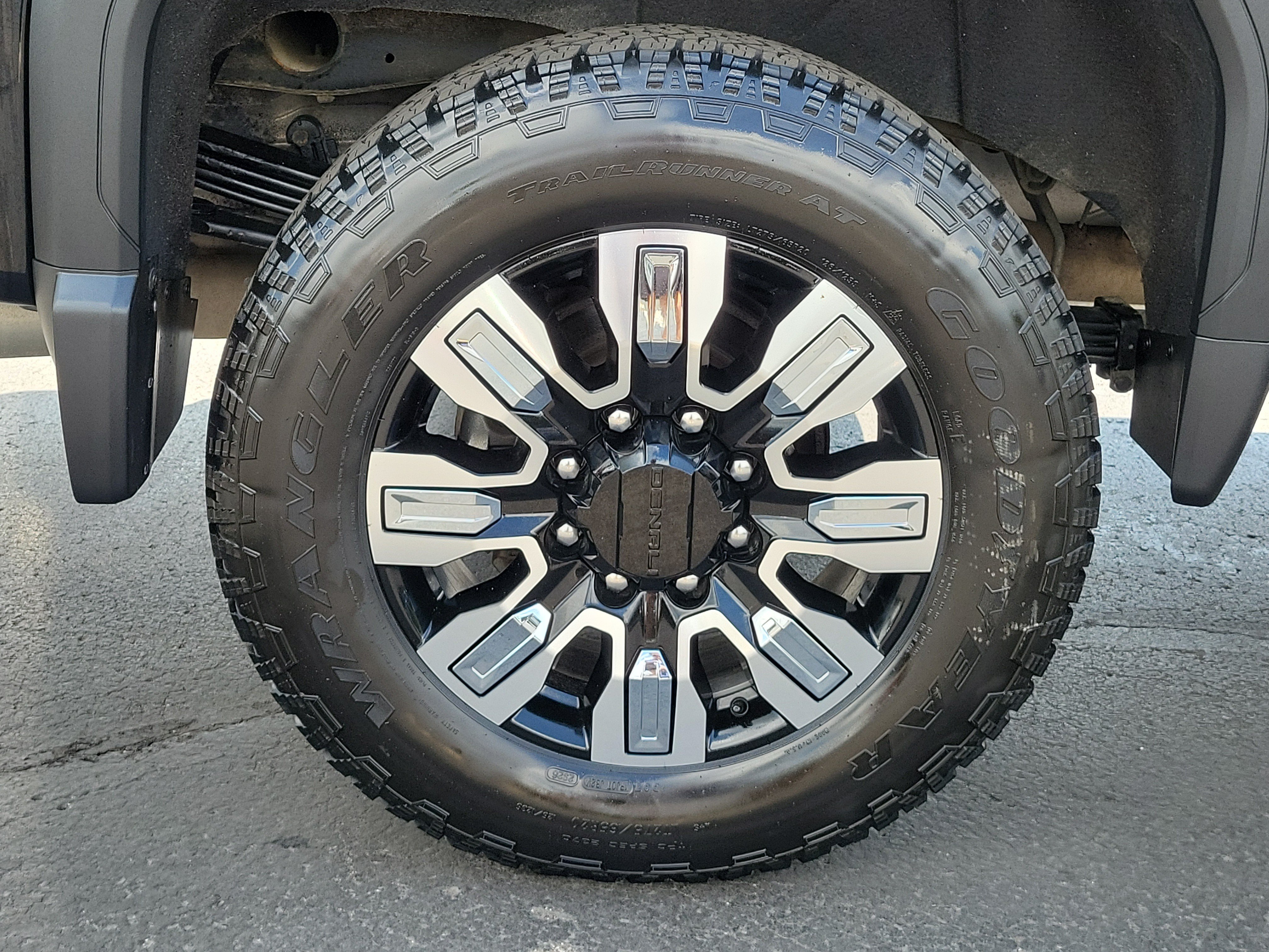 Used 2024 GMC Sierra 2500 Denali w/ Denali Reserve Package AWD/4WD image 5