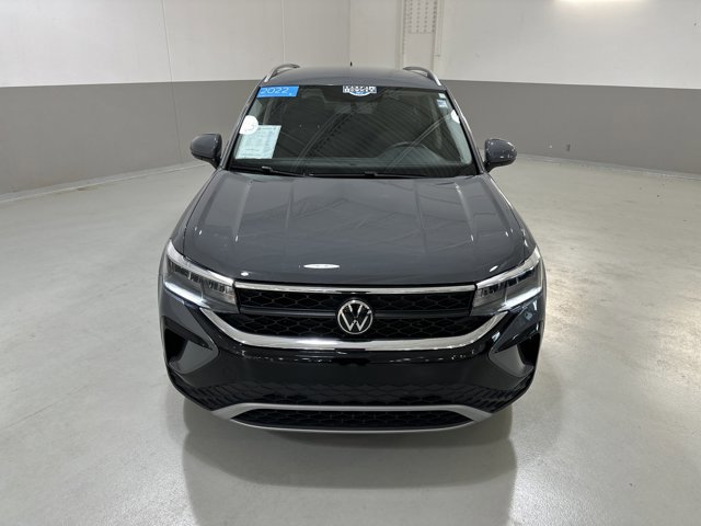 Certified 2022 Volkswagen Taos SE image 3