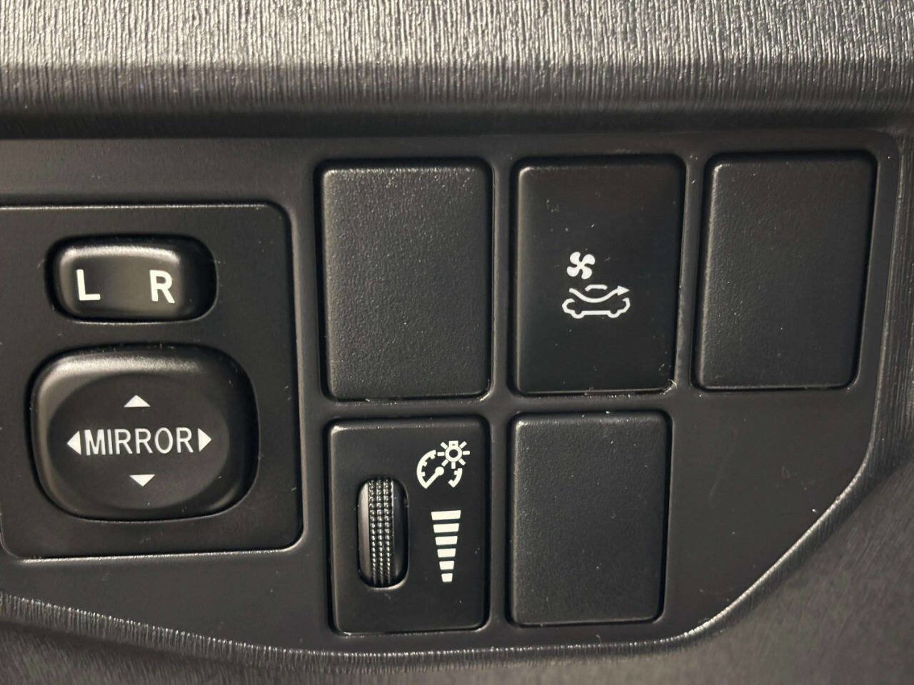 Used 2013 Toyota Prius Three w/ Solar Roof Pkg FWD image 27