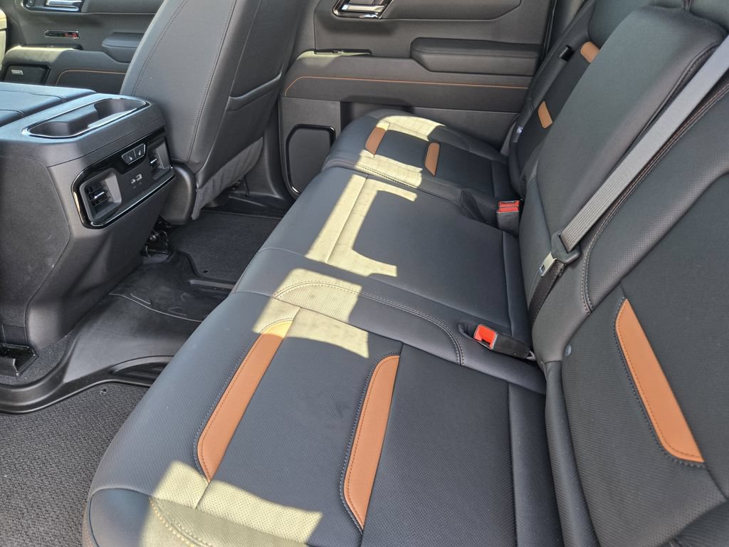 Used 2025 GMC Sierra 1500 AT4 w/ AT4 Premium Package AWD/4WD image 15