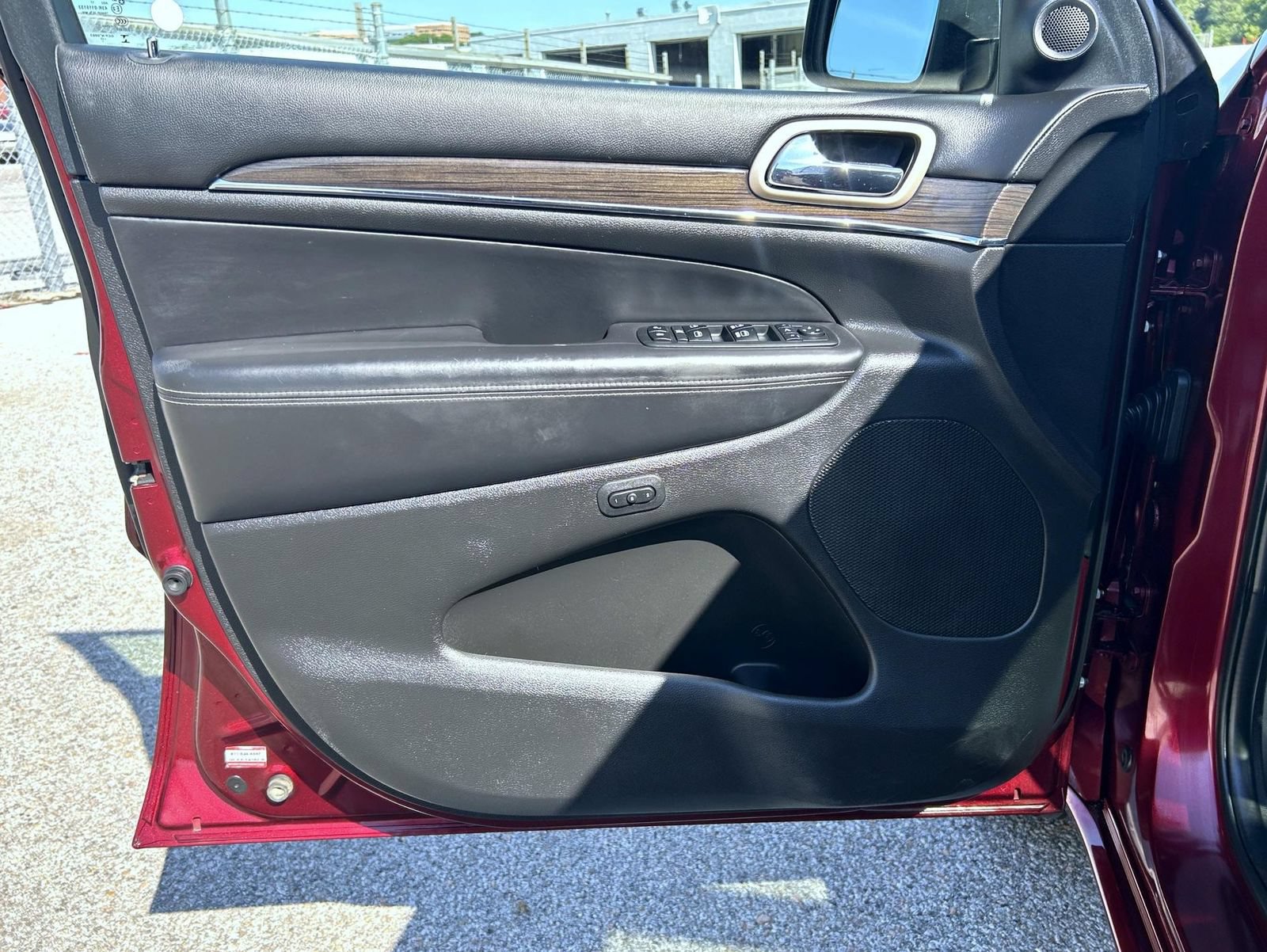 Used 2017 Jeep Grand Cherokee Overland AWD/4WD image 9