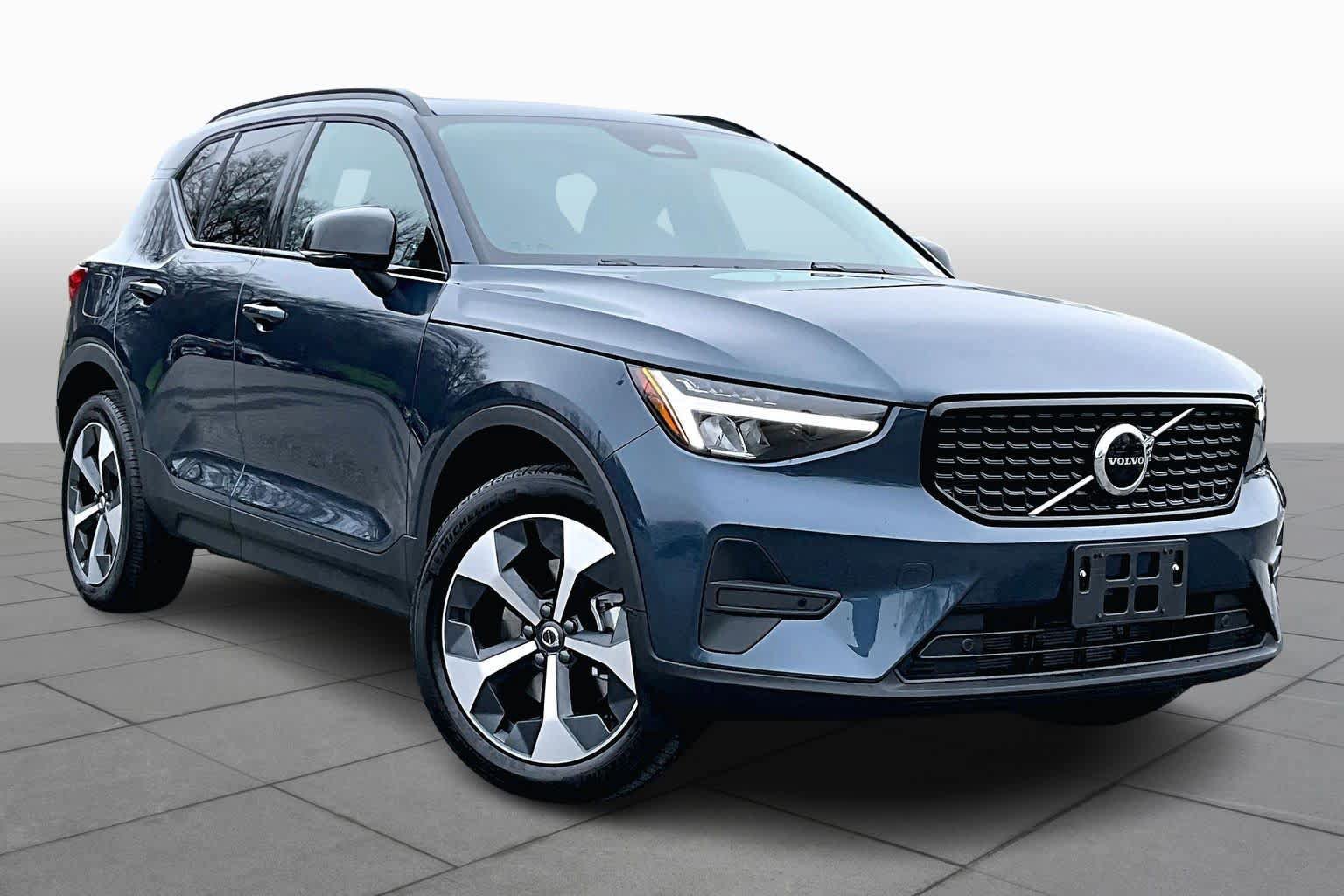 Used 2026 Volvo XC40 B5 Core w/ Climate Package AWD/4WD image 4