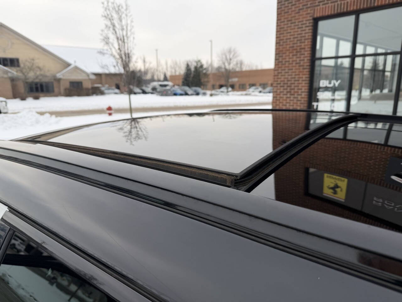 Used 2018 Land Rover Range Rover Velar R-Dynamic SE image 30