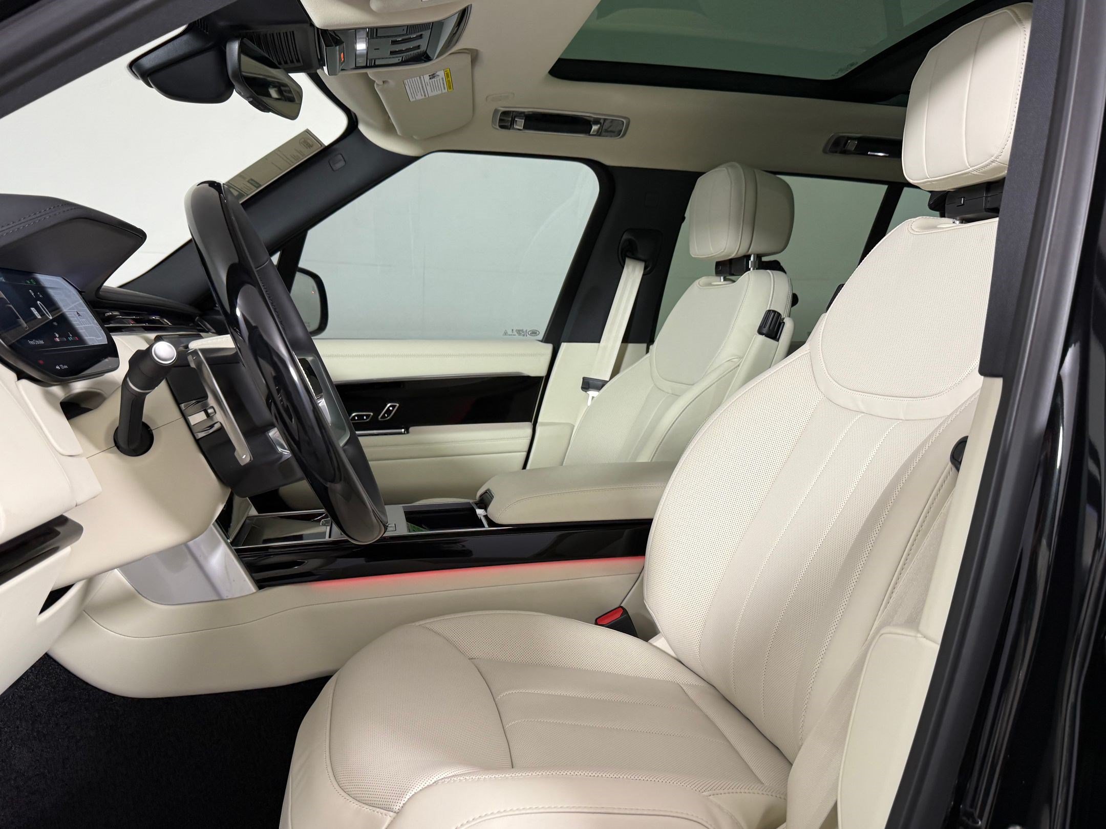 New 2026 Land Rover Range Rover SE AWD/4WD image 5