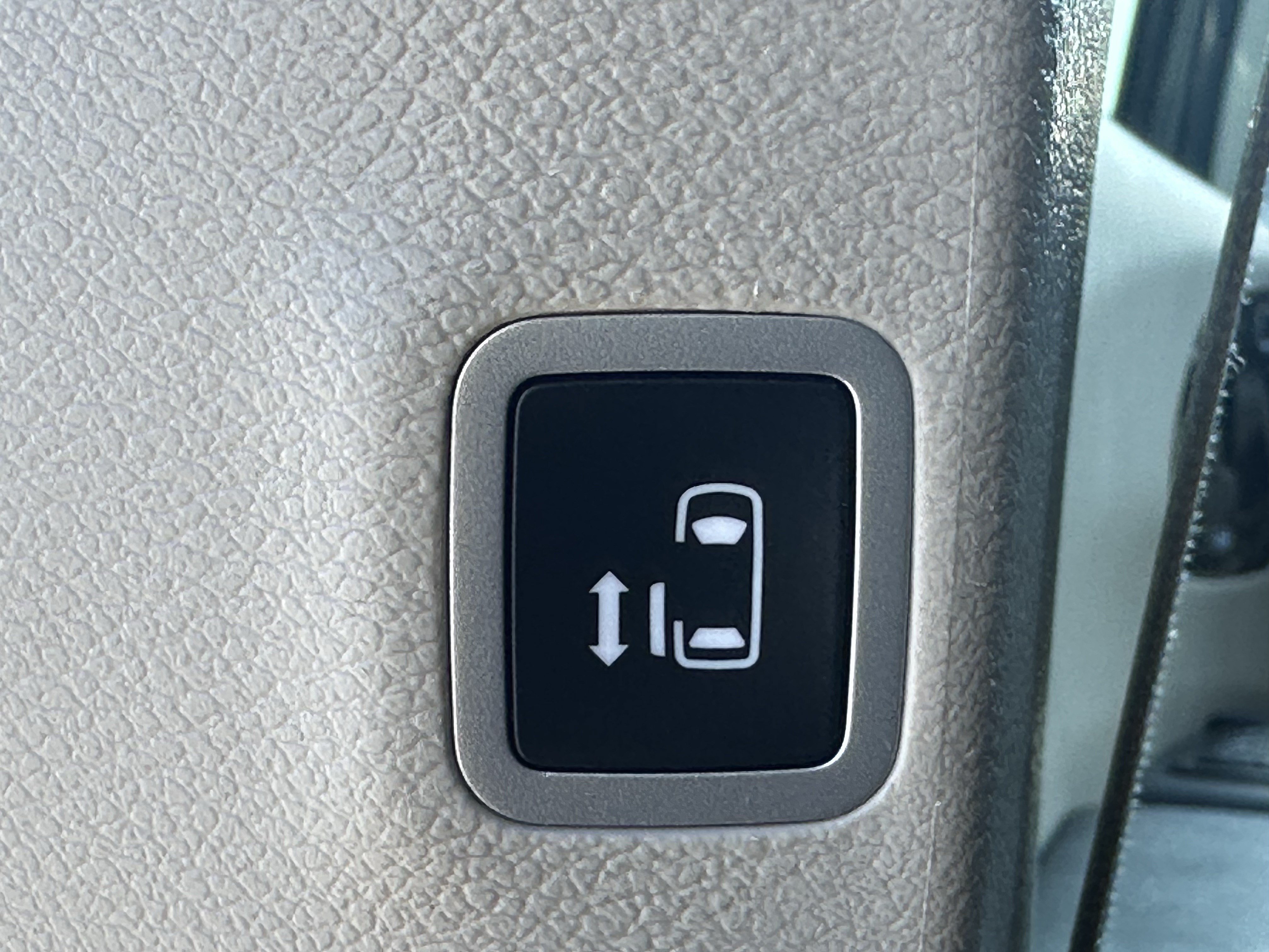 Used 2021 Chrysler Pacifica Limited w/ Uconnect Theater Family Group FWD image 24