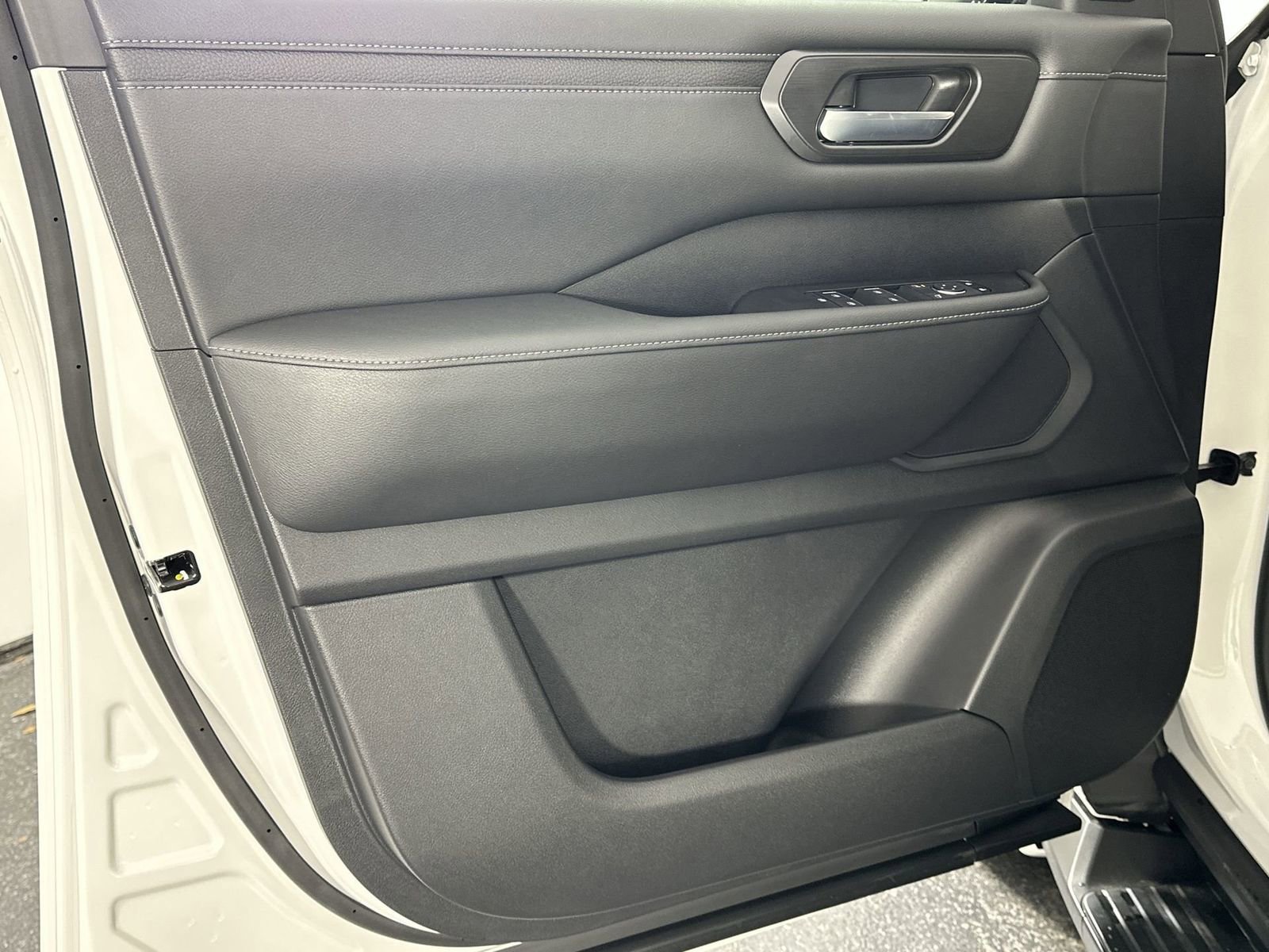 New 2026 Nissan Armada SV image 29