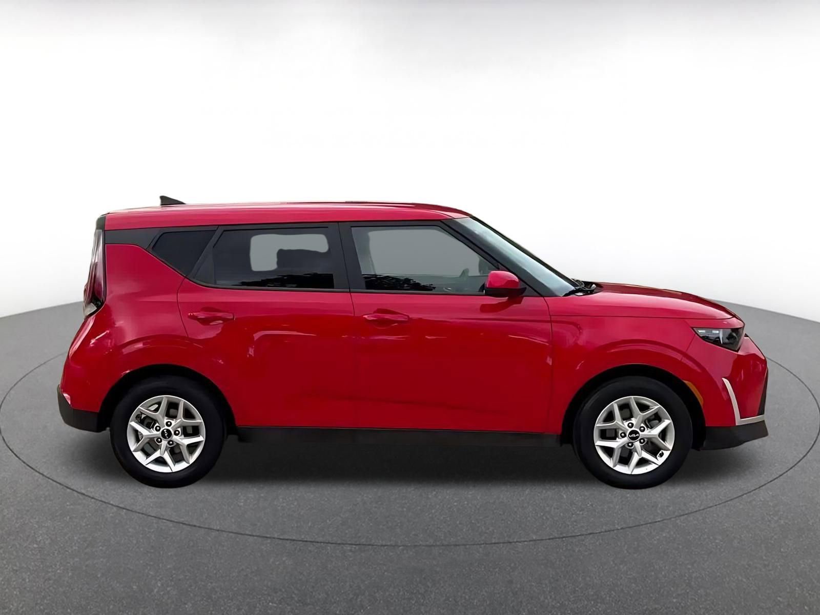 Used 2025 Kia Soul LX w/ LX Technology Package image 16