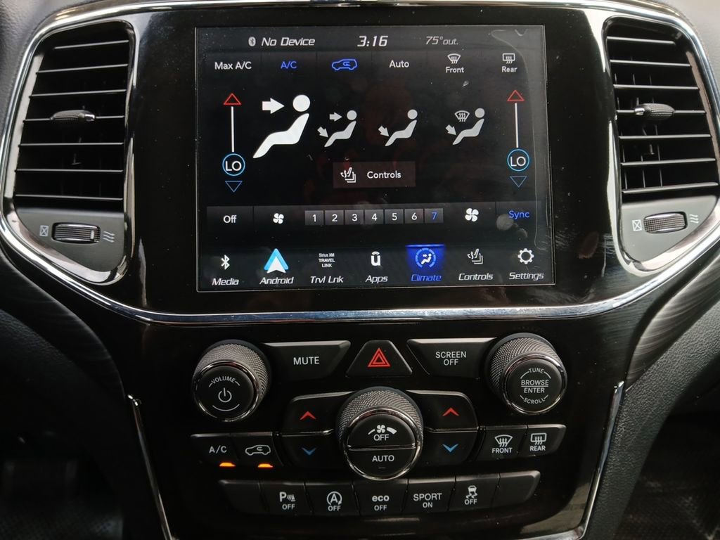 Used 2022 Jeep Grand Cherokee Laredo E w/ Security & Convenience Group AWD/4WD image 4