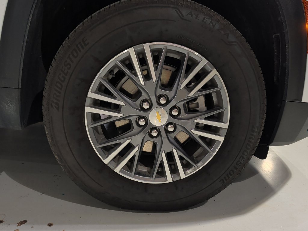 Used 2026 Chevrolet Traverse LT FWD image 6
