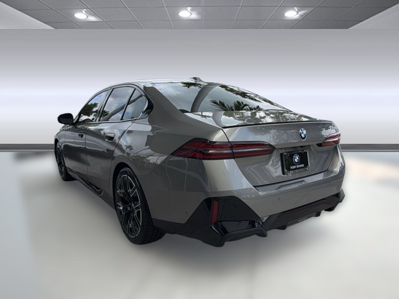 Used 2024 BMW 530i w/ M Sport Package RWD image 3