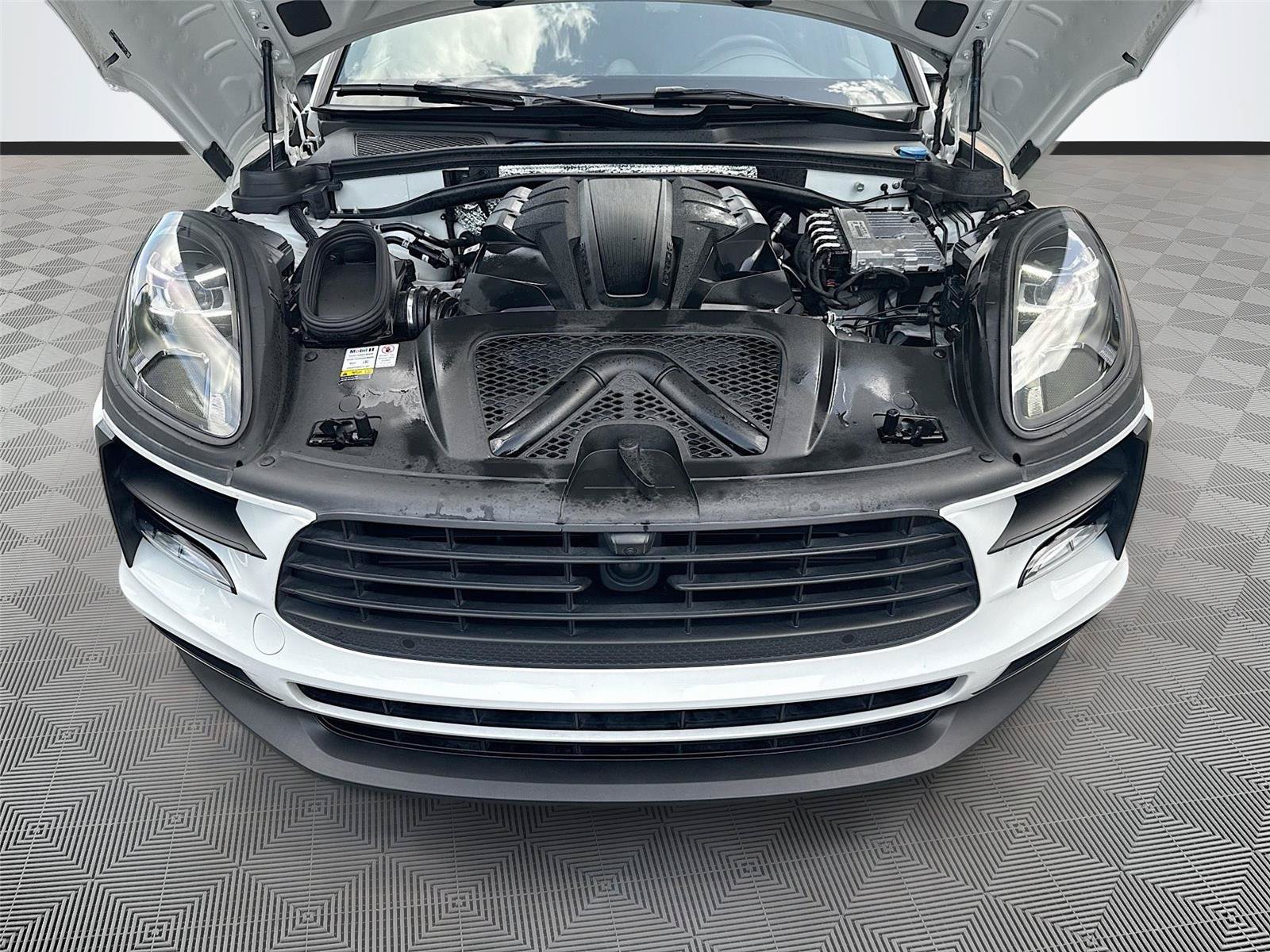 Used 2021 Porsche Macan S AWD/4WD image 30