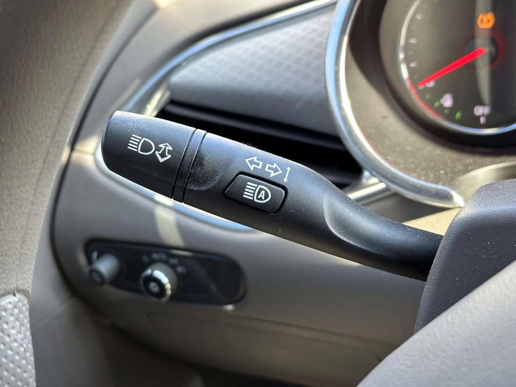 Used 2019 Chevrolet Malibu Hybrid image 22