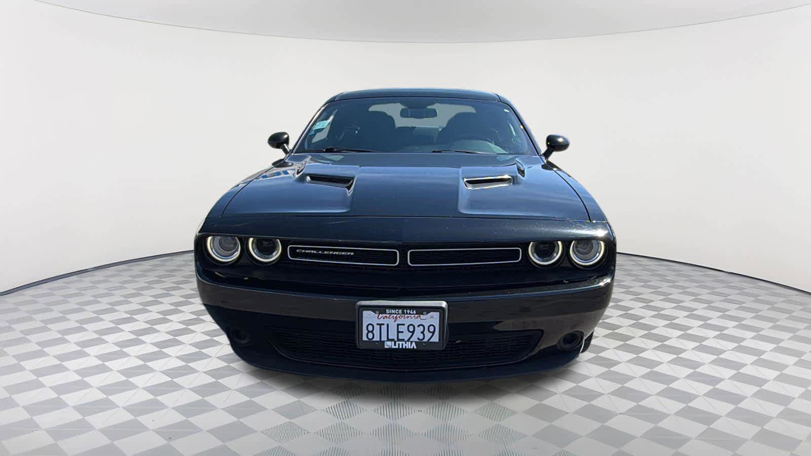Used 2020 Dodge Challenger SXT RWD image 2