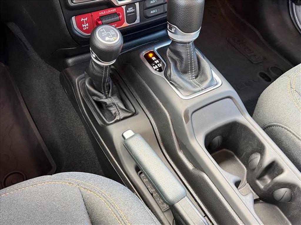 Used 2024 Jeep Wrangler Unlimited AWD/4WD image 33