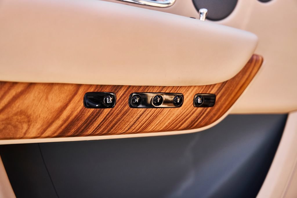 Used 2020 Rolls-Royce Cullinan AWD/4WD image 30