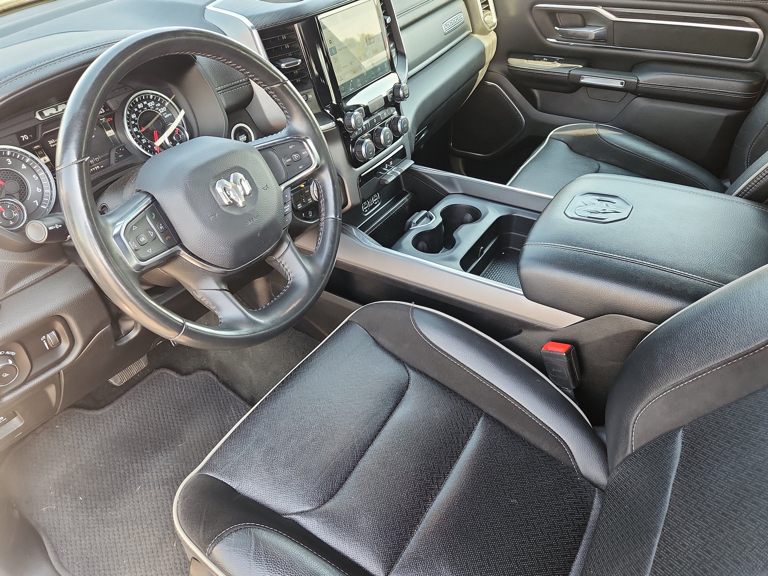 Used 2024 RAM 1500 Laramie AWD/4WD image 9