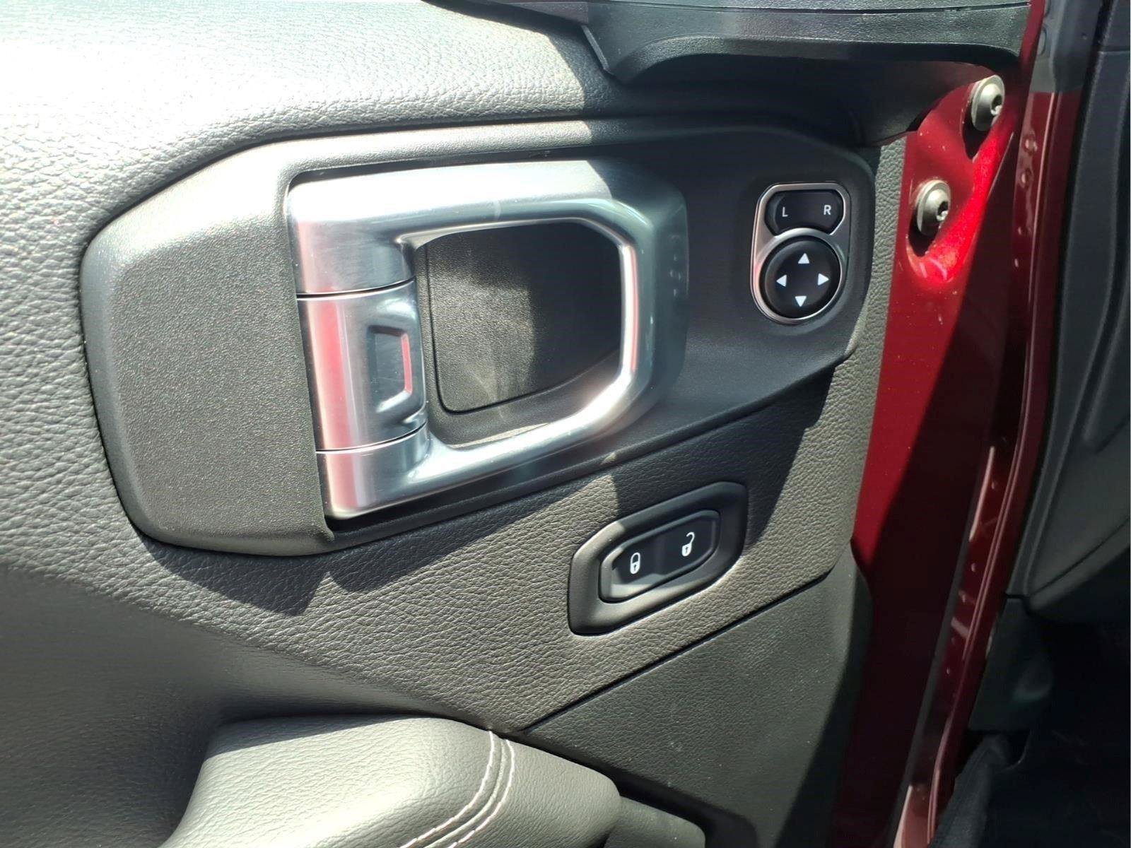 Used 2021 Jeep Wrangler Unlimited Sahara w/ LED Lighting Group AWD/4WD image 21