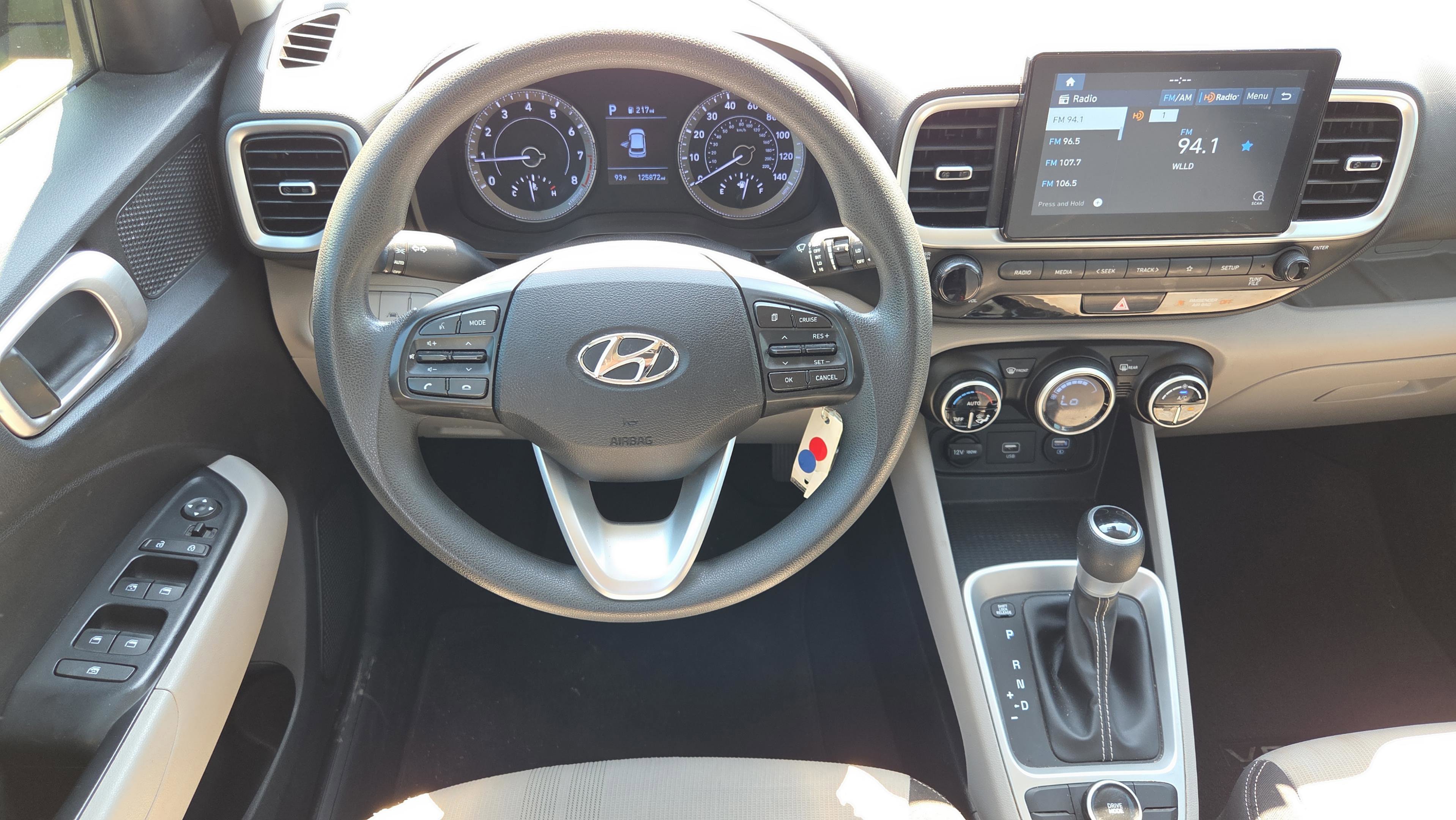 Used 2020 Hyundai Venue SEL image 14
