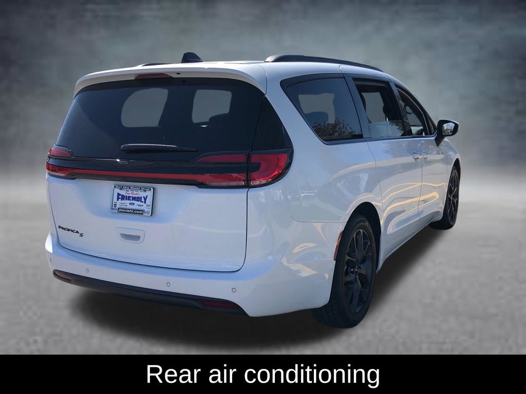 Used 2023 Chrysler Pacifica Touring-L w/ S Appearance Package FWD image 8