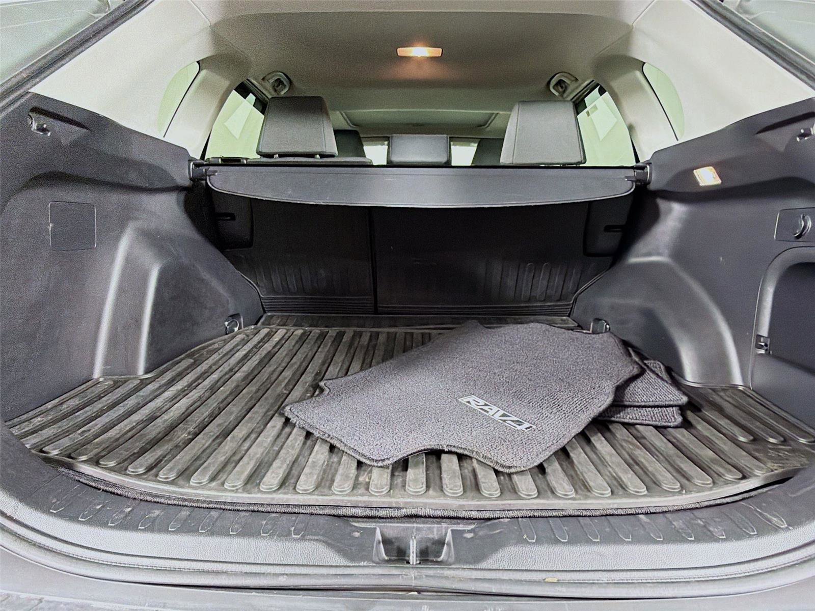 Used 2020 Toyota RAV4 XLE w/ Convenience Package image 25