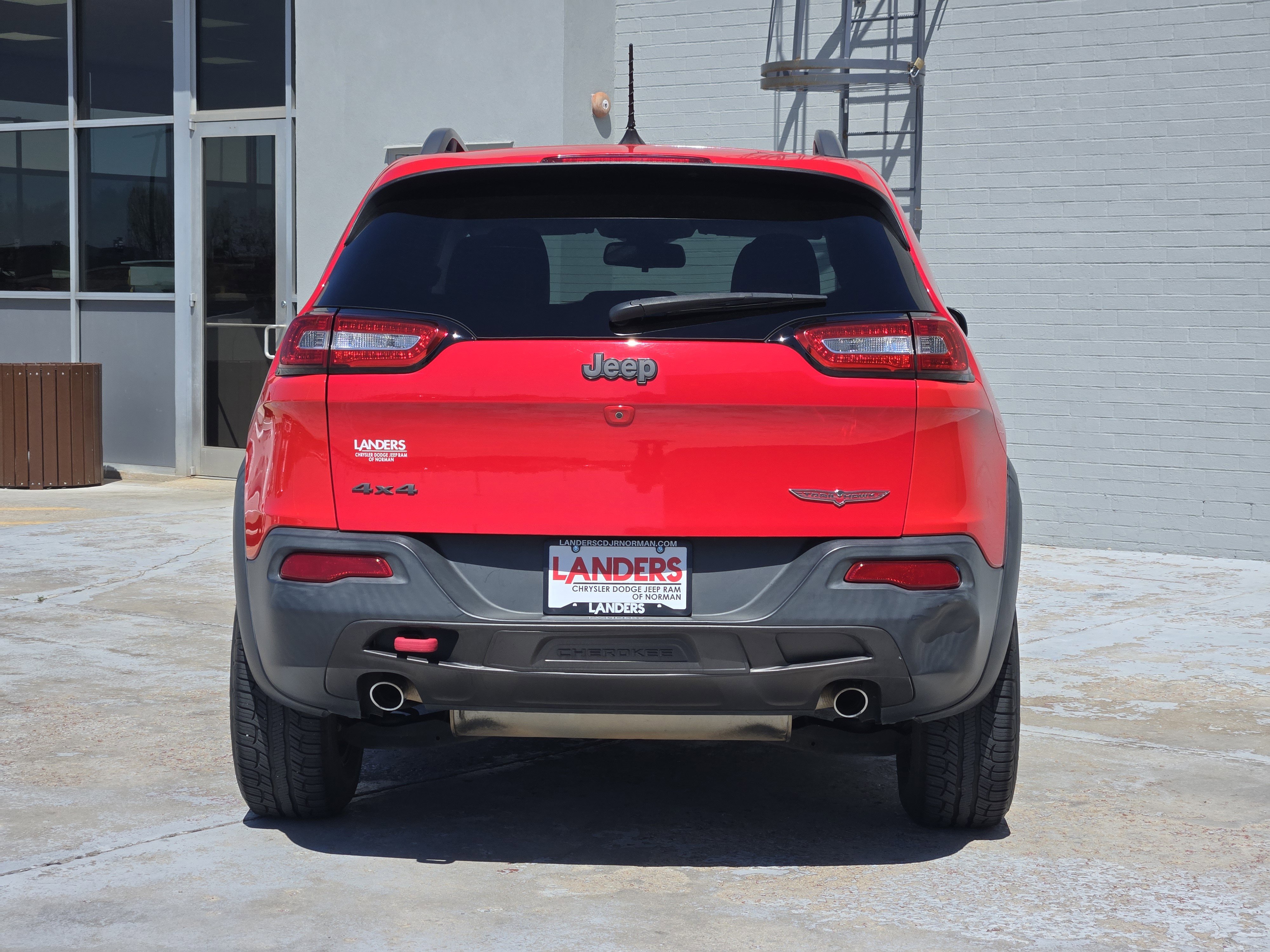 Used 2017 Jeep Cherokee Trailhawk AWD/4WD image 6