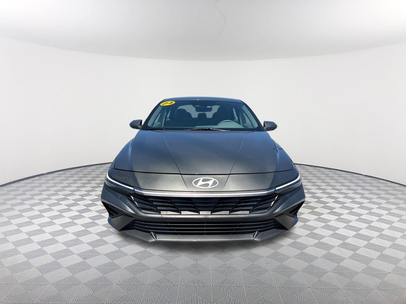 Used 2024 Hyundai Elantra SEL FWD image 2