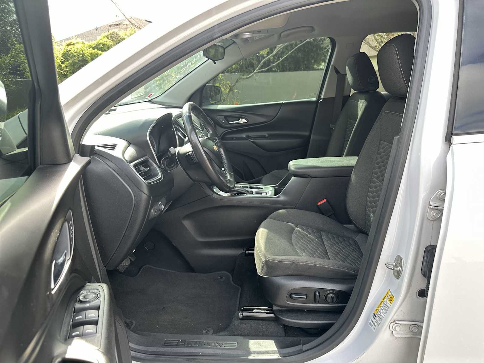 Certified 2018 Chevrolet Equinox LT FWD image 2