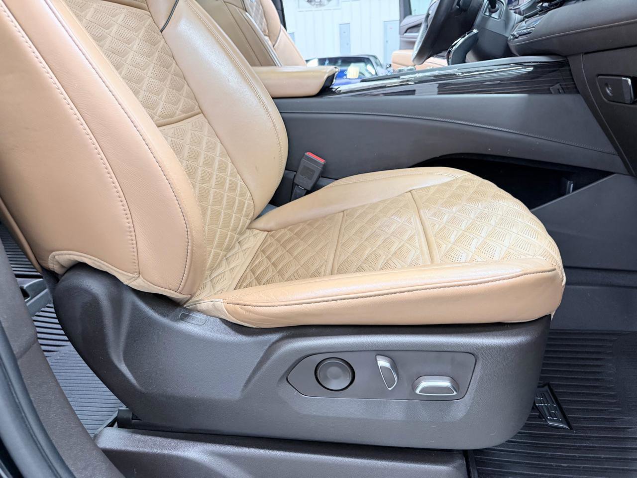 Used 2022 Cadillac Escalade Sport w/ Touring Package AWD/4WD image 39