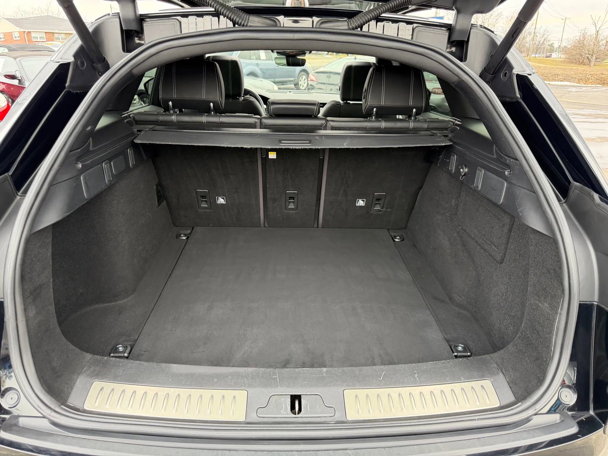 Used 2020 Land Rover Range Rover Velar S image 36