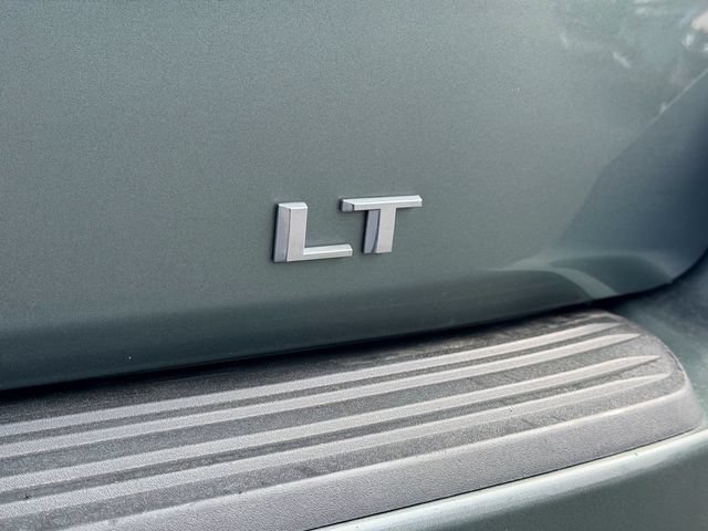 Used 2024 Chevrolet Suburban LT RWD image 15