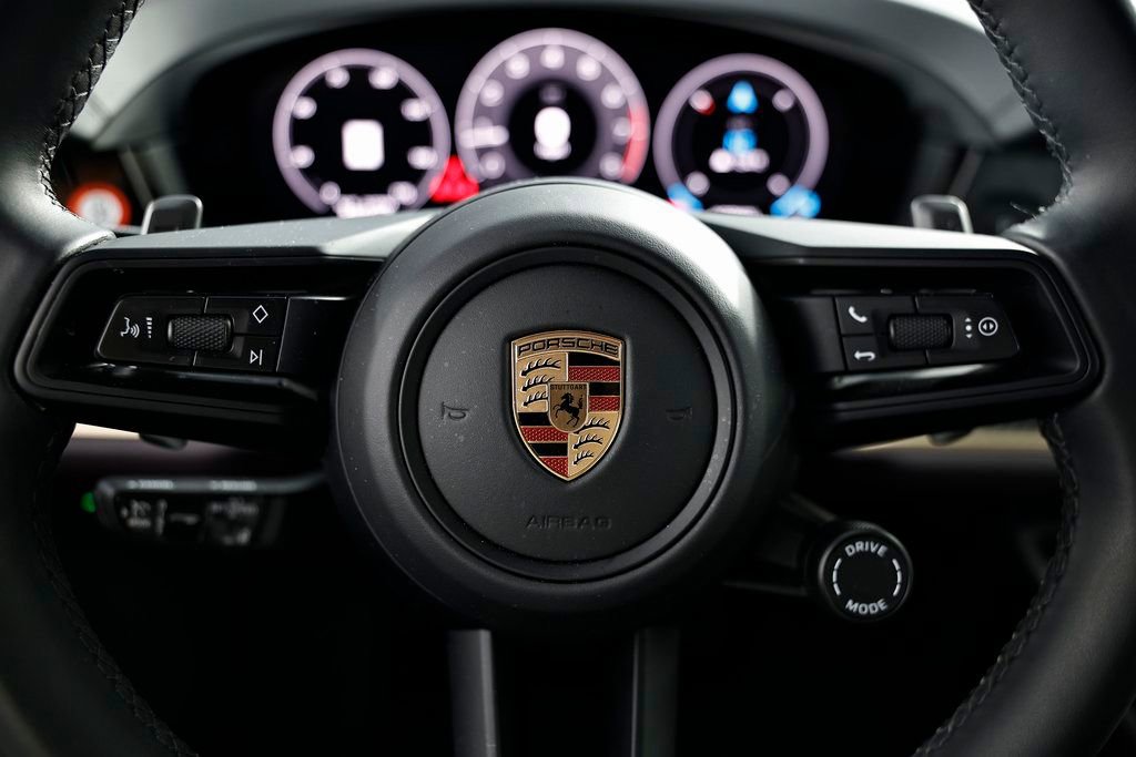 Certified 2025 Porsche Cayenne AWD/4WD image 37