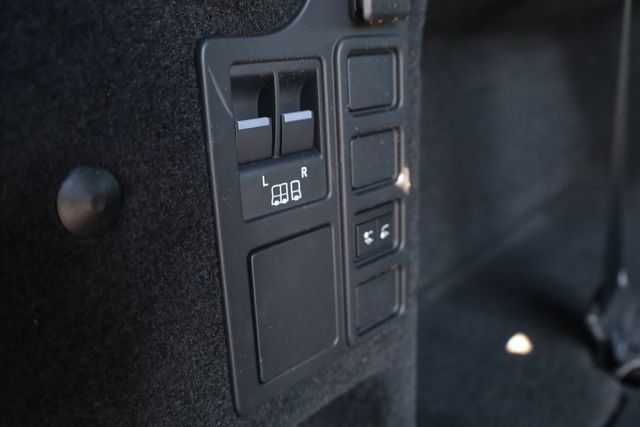 Used 2024 Land Rover Discovery Dynamic SE image 33