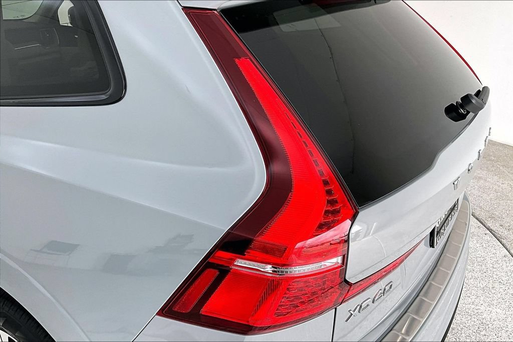 Used 2024 Volvo XC60 B5 Plus w/ Protection Package Premier AWD/4WD image 40