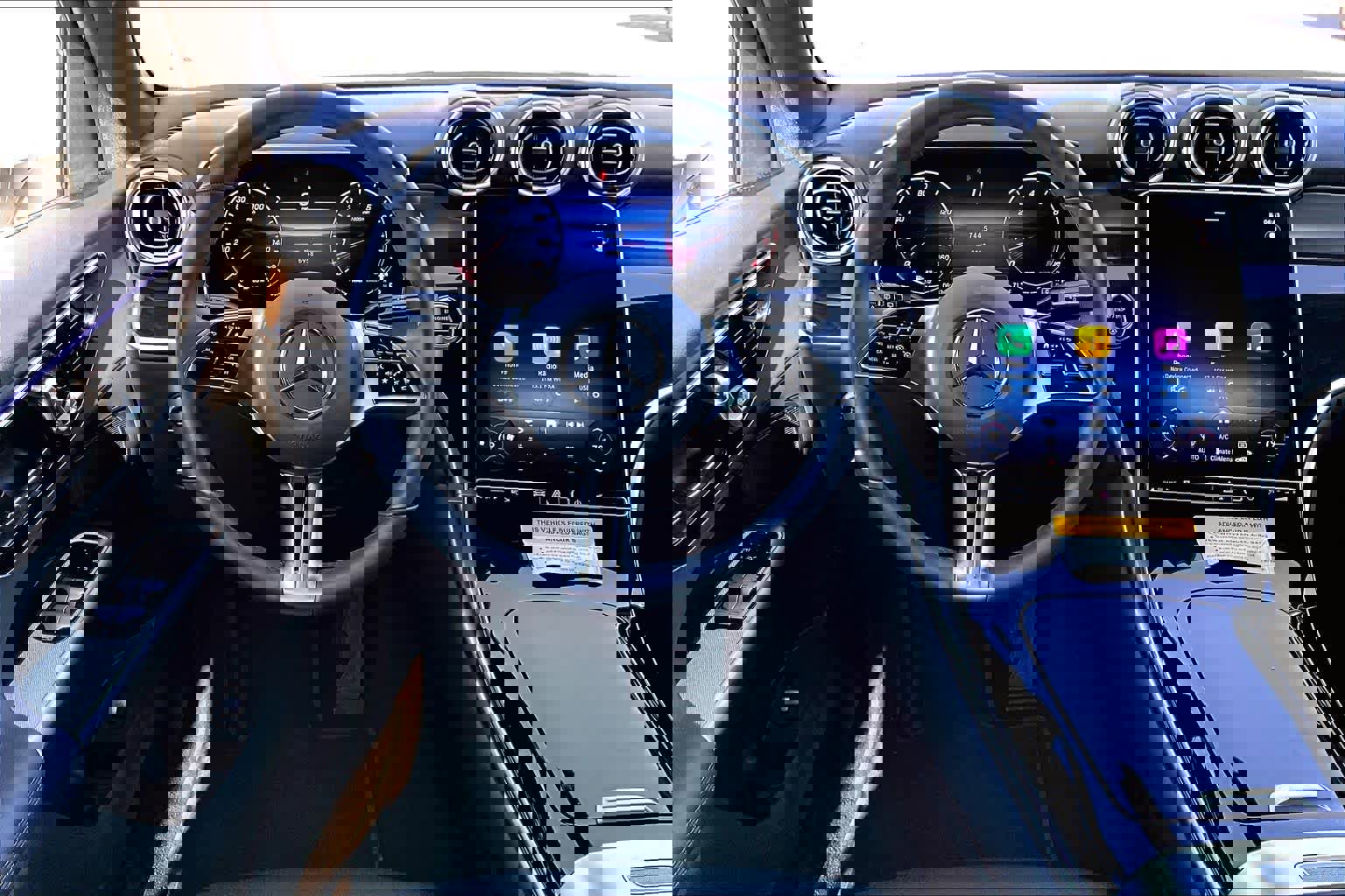 Certified 2025 Mercedes-Benz GLC 300 4MATIC image 5