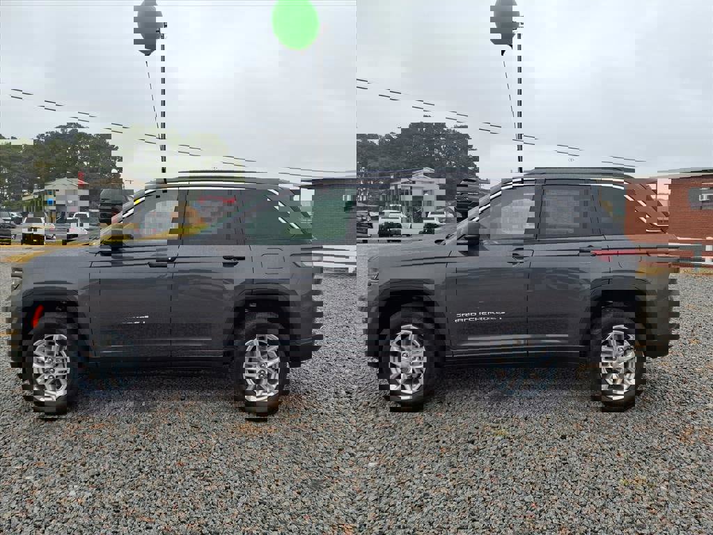 New 2025 Jeep Grand Cherokee Laredo X image 3