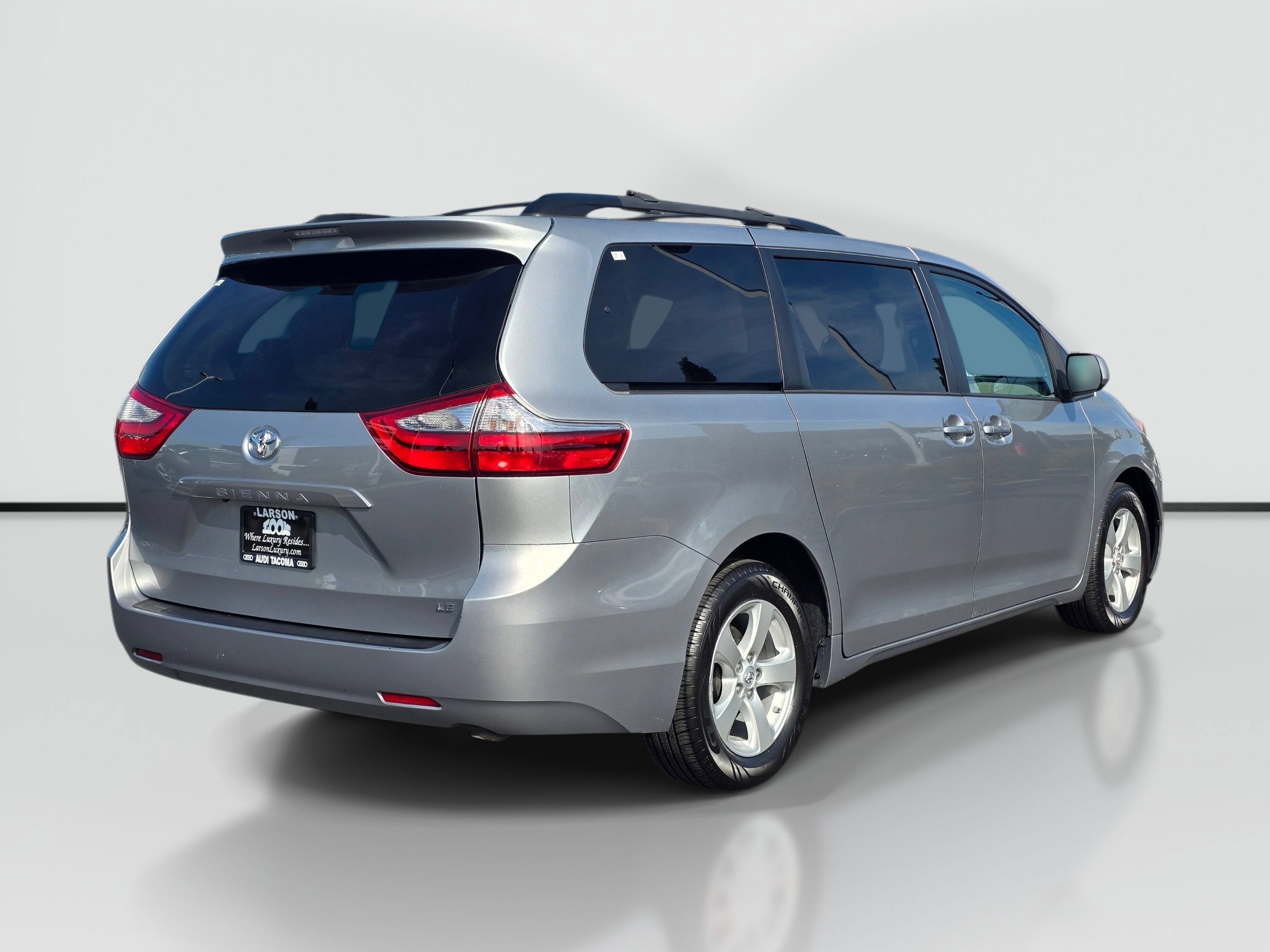Used 2017 Toyota Sienna LE FWD image 5