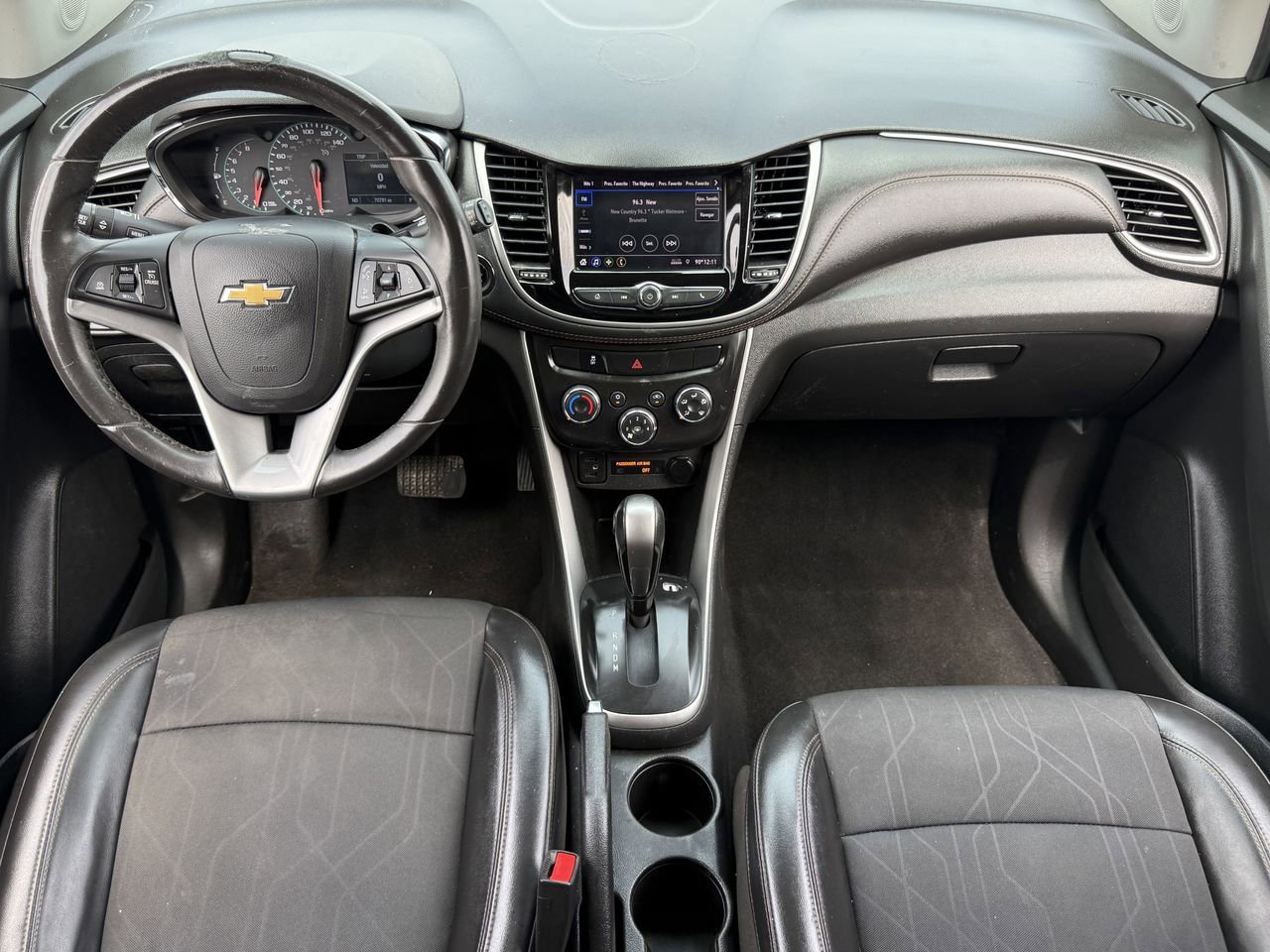 Used 2021 Chevrolet Trax LT w/ Midnight Edition FWD image 13