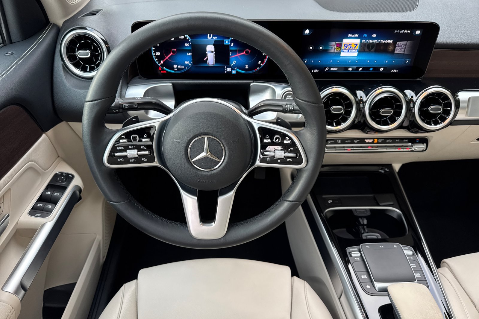 Used 2022 Mercedes-Benz GLB 250 4MATIC image 17