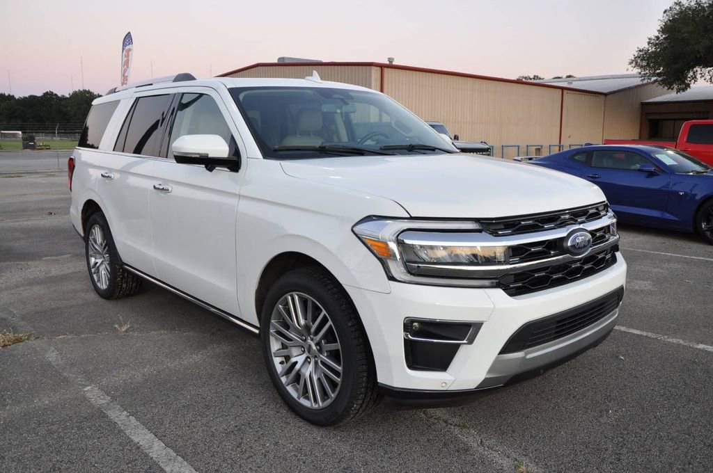 Used 2022 Ford Expedition Limited image 7