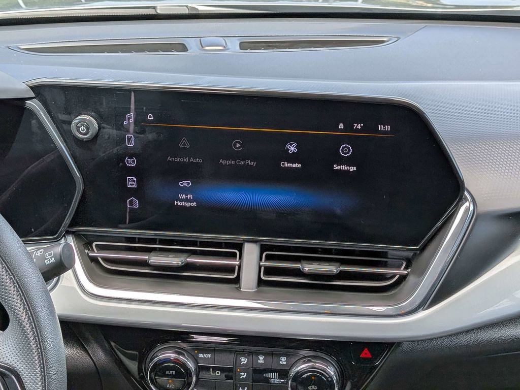 Used 2025 Chevrolet Trax LT FWD image 19