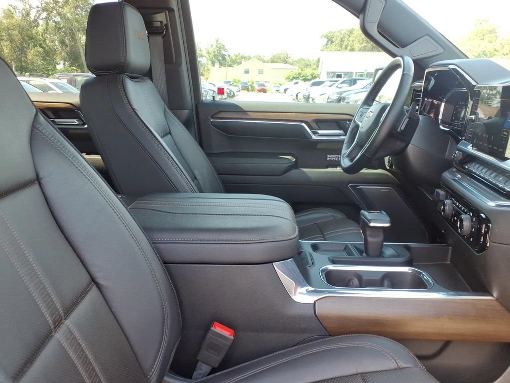 Used 2024 Chevrolet Silverado 1500 High Country w/ Technology Package AWD/4WD image 12