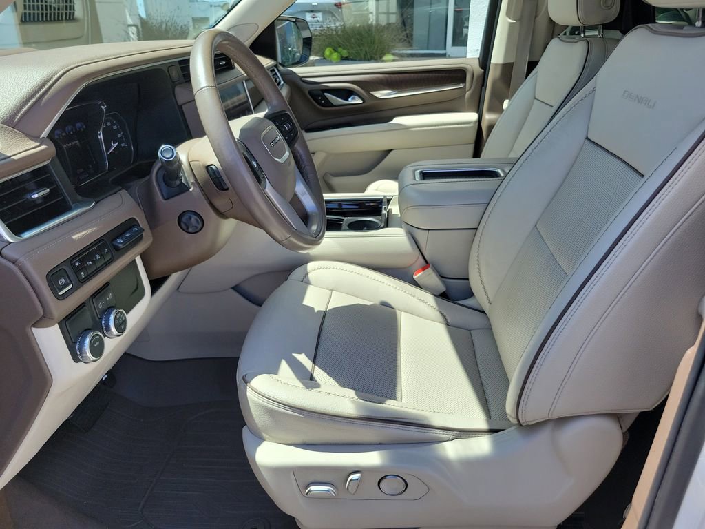 Used 2021 GMC Yukon XL Denali w/ Denali Premium Package image 17