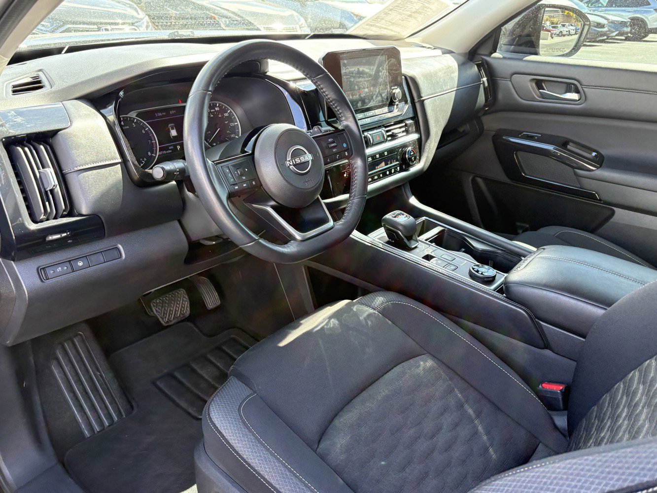 Used 2022 Nissan Pathfinder SV AWD/4WD image 10