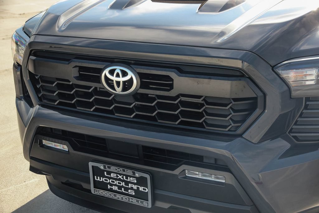 Used 2025 Toyota Tacoma TRD Sport AWD/4WD image 9