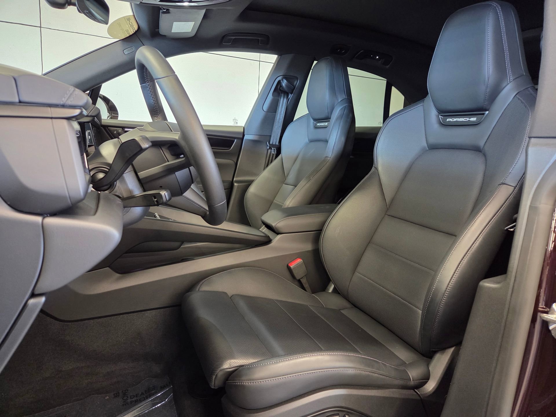 Certified 2025 Porsche Macan 4 Electric image 5